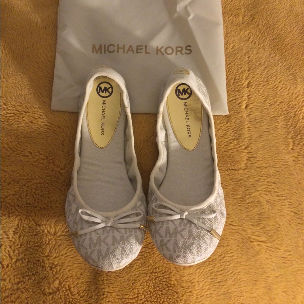 Michael Kors City Logo Ballet Flat Vanilla Size 8M.